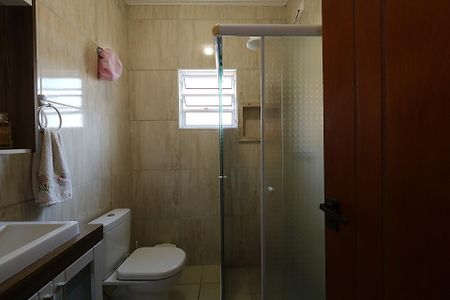 Casa à venda com 185m², 3 quartos e 2 vagasBanheiro do piso superior