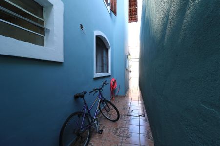 Casa à venda com 185m², 3 quartos e 2 vagasCorredor externo