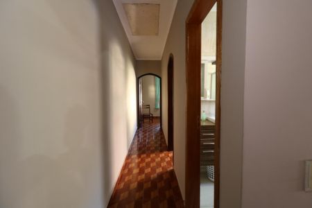 Casa à venda com 185m², 3 quartos e 2 vagasCorredor piso superior