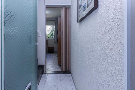 Casa à venda com 200m², 4 quartos e 2 vagas Casa à venda com 200m², 4 quartos e 2 vagascorredor para sala e quarto 1 2