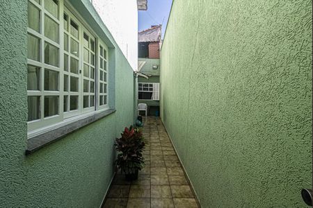 Casa à venda com 200m², 4 quartos e 2 vagas Casa à venda com 200m², 4 quartos e 2 vagascorredor lateral