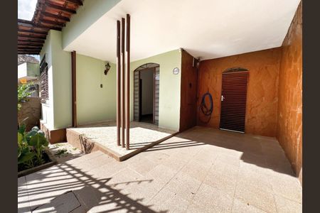 Casa à venda com 180m², 3 quartos e 1 vagaFachada