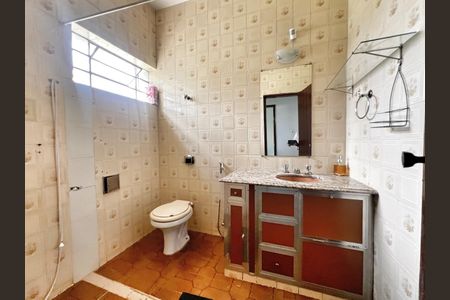 Casa à venda com 180m², 3 quartos e 1 vagaBanheiro