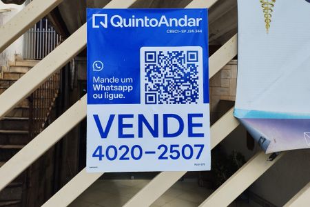 Casa à venda com 160m², 3 quartos e 2 vagas Casa à venda com 160m², 3 quartos e 2 vagasFachada