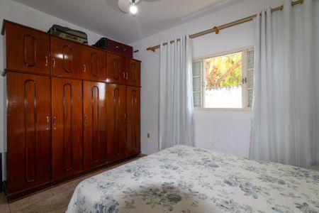 Casa à venda com 180m², 3 quartos e 2 vagas Casa à venda com 180m², 3 quartos e 2 vagasSuíte