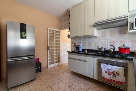 Casa à venda com 180m², 3 quartos e 2 vagas Casa à venda com 180m², 3 quartos e 2 vagasCozinha