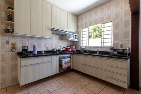 Casa à venda com 180m², 3 quartos e 2 vagas Casa à venda com 180m², 3 quartos e 2 vagasCozinha