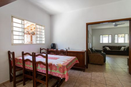 Casa à venda com 180m², 3 quartos e 2 vagas Casa à venda com 180m², 3 quartos e 2 vagasCozinha
