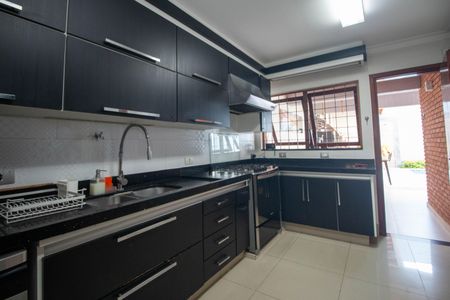 Casa à venda com 300m², 3 quartos e 3 vagas Casa à venda com 300m², 3 quartos e 3 vagasCozinha