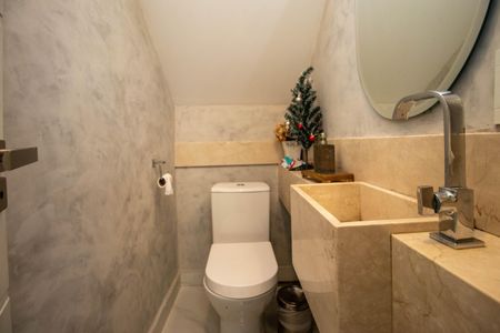 Casa à venda com 300m², 3 quartos e 3 vagas Casa à venda com 300m², 3 quartos e 3 vagasBanheiro