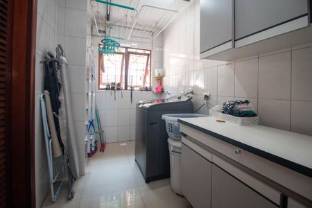 Casa à venda com 300m², 3 quartos e 3 vagas Casa à venda com 300m², 3 quartos e 3 vagasLavanderia