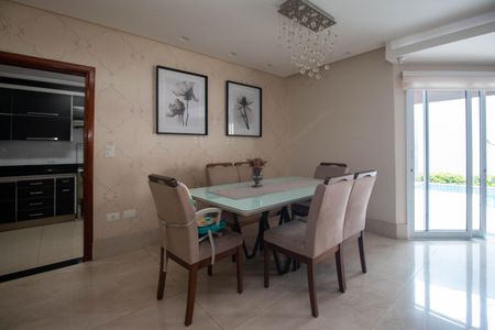 Casa à venda com 300m², 3 quartos e 3 vagas Casa à venda com 300m², 3 quartos e 3 vagasSala