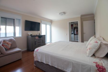 Casa à venda com 300m², 3 quartos e 3 vagas Casa à venda com 300m², 3 quartos e 3 vagasSuíte