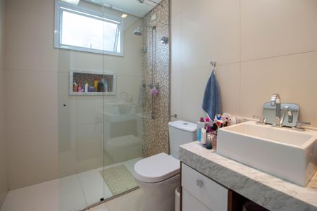 Casa à venda com 300m², 3 quartos e 3 vagas Casa à venda com 300m², 3 quartos e 3 vagasBanheiro 1