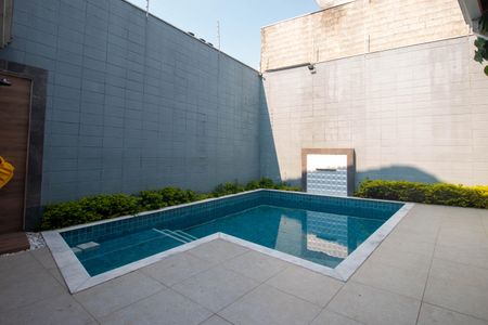 Casa à venda com 300m², 3 quartos e 3 vagas Casa à venda com 300m², 3 quartos e 3 vagasPiscina