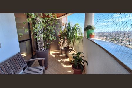 Apartamento à venda com 130m², 3 quartos e 3 vagas Apartamento à venda com 130m², 3 quartos e 3 vagasVaranda