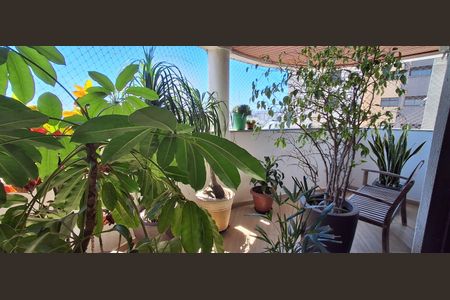 Apartamento à venda com 130m², 3 quartos e 3 vagas Apartamento à venda com 130m², 3 quartos e 3 vagasVaranda