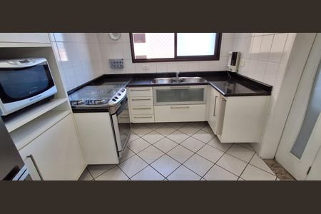 Apartamento à venda com 130m², 3 quartos e 3 vagas Apartamento à venda com 130m², 3 quartos e 3 vagasCozinha