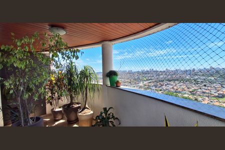 Apartamento à venda com 130m², 3 quartos e 3 vagas Apartamento à venda com 130m², 3 quartos e 3 vagasVaranda