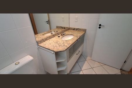 Apartamento à venda com 130m², 3 quartos e 3 vagas Apartamento à venda com 130m², 3 quartos e 3 vagasBanheiro Suíte 2