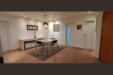Apartamento à venda com 130m², 3 quartos e 3 vagas Apartamento à venda com 130m², 3 quartos e 3 vagasSala de jantar