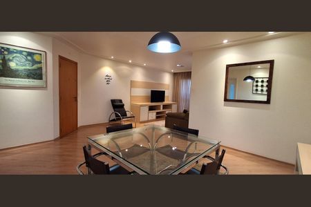 Apartamento à venda com 130m², 3 quartos e 3 vagas Apartamento à venda com 130m², 3 quartos e 3 vagasSala de jantar