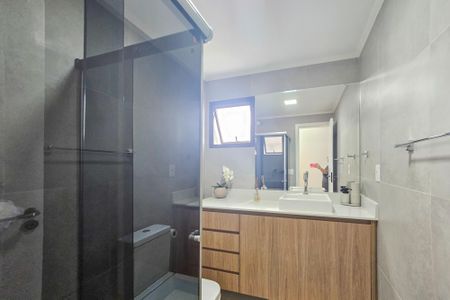 Apartamento para alugar com 1m², 2 quartos e 2 vagas Apartamento para alugar com 1m², 2 quartos e 2 vagasBanheiro da suíte