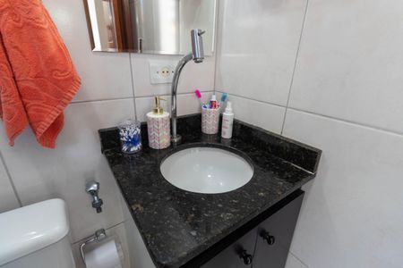 Casa de condomínio à venda com 90m², 3 quartos e 2 vagasBanheiro da Suíte