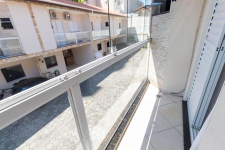 Casa de condomínio à venda com 90m², 3 quartos e 2 vagasVaranda