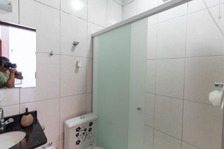Casa de condomínio à venda com 90m², 3 quartos e 2 vagasBanheiro 2
