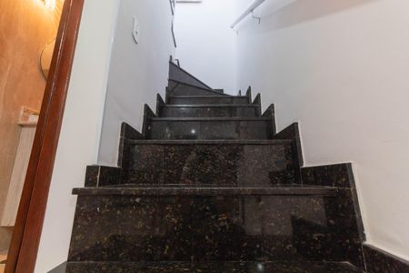 Casa de condomínio à venda com 90m², 3 quartos e 2 vagasEscada