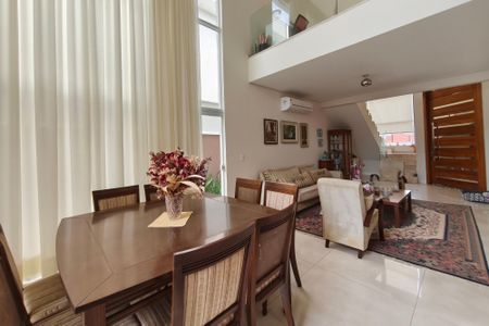 Casa de condomínio à venda com 280m², 3 quartos e 4 vagasSala de Jantar