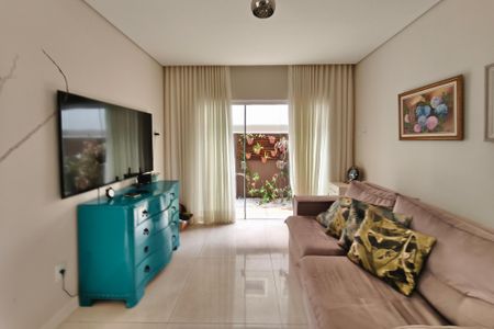 Casa de condomínio à venda com 280m², 3 quartos e 4 vagasSala de TV