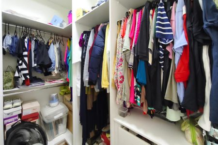 Casa de condomínio à venda com 280m², 3 quartos e 4 vagasCloset Suíte 1