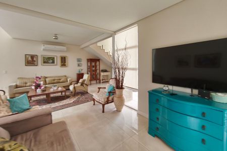 Casa de condomínio à venda com 280m², 3 quartos e 4 vagasSala de TV