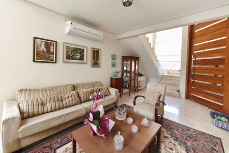 Casa de condomínio à venda com 280m², 3 quartos e 4 vagasSala de Estar