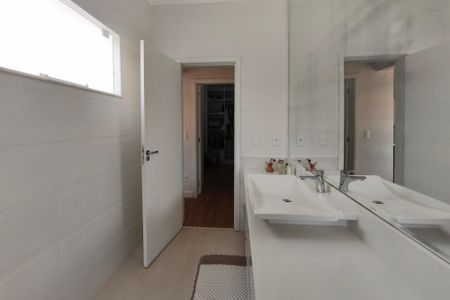 Casa de condomínio à venda com 280m², 3 quartos e 4 vagasBanheiro Suíte 2