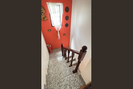 Casa à venda com 128m², 4 quartos e 4 vagasEscada