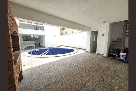 Casa à venda com 450m², 5 quartos e 5 vagasÁrea comum - Piscina