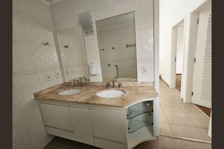 Casa à venda com 450m², 5 quartos e 5 vagasBanheiro Social