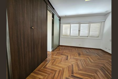 Casa à venda com 450m², 5 quartos e 5 vagasSuíte 2