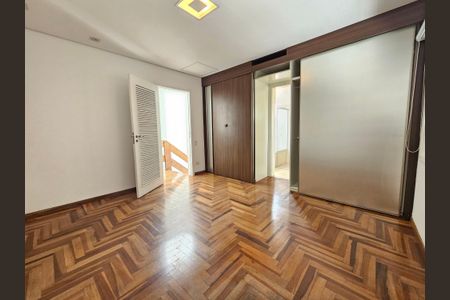 Casa à venda com 450m², 5 quartos e 5 vagasSuíte 2