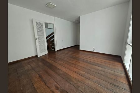 Casa à venda com 450m², 5 quartos e 5 vagasSuíte 1