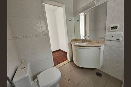 Casa à venda com 450m², 5 quartos e 5 vagasBanheiro da Suíte 1