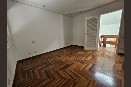 Casa à venda com 450m², 5 quartos e 5 vagasSuíte 2