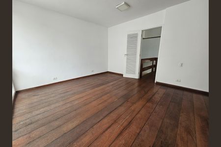 Casa à venda com 450m², 5 quartos e 5 vagasSuíte 1