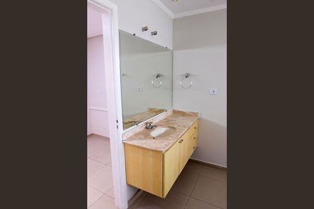 Casa à venda com 450m², 6 quartos e 4 vagas Casa à venda com 450m², 6 quartos e 4 vagasBanheiro do Quarto 1