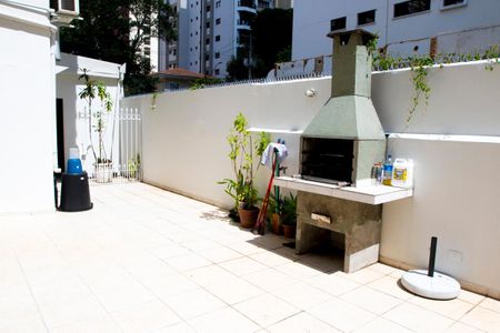 Casa à venda com 450m², 6 quartos e 4 vagas Casa à venda com 450m², 6 quartos e 4 vagasÁrea Externa