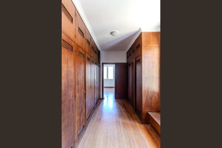 Casa para alugar com 530m², 3 quartos e 4 vagas Casa para alugar com 530m², 3 quartos e 4 vagasCloset