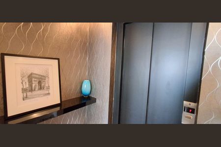 Apartamento à venda com 262m², 4 quartos e 4 vagas Apartamento à venda com 262m², 4 quartos e 4 vagasEntrada privativa
